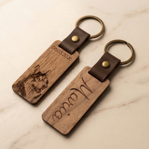 Personalisierter Holz-Schlüsselanhänger mit Gravur